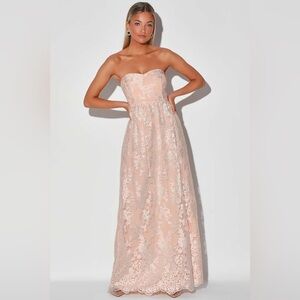 NWOT Lulus Love Will Find A Way Peach Lace Strapless Maxi Dress S
